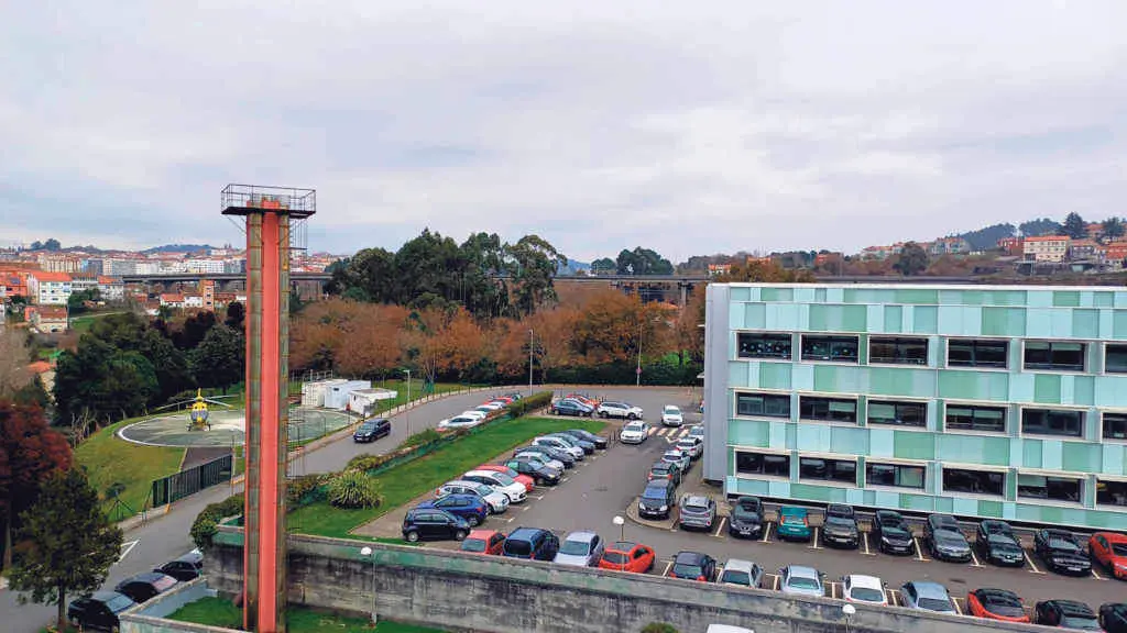 Vistas do horizonte de Compostela desde a fiestra dun cuarto do Hospital Provincial de Conxo (Foto: V. Formoso Gosende).