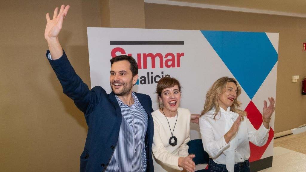 Paulo Carlos López, Marta Lois e Yolanda Díaz, esta cuarta feira, presentando a candidatura de Sumar. (Foto: César Arxina / Europa Press)