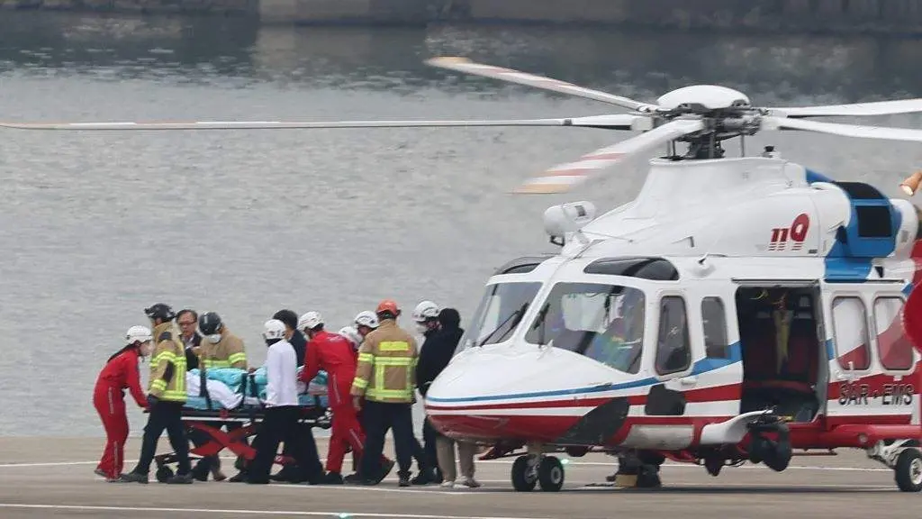 Lee Jae Myung foi trasladado en helic&oacute;ptero a un hospital pr&oacute;ximo. (Foto: YNA / DPA)