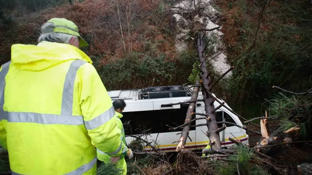 Convoi accidentado esta terza feira no Vicedo (A Mari&ntilde;a). (Foto: Carlos Castro / Europa Press)