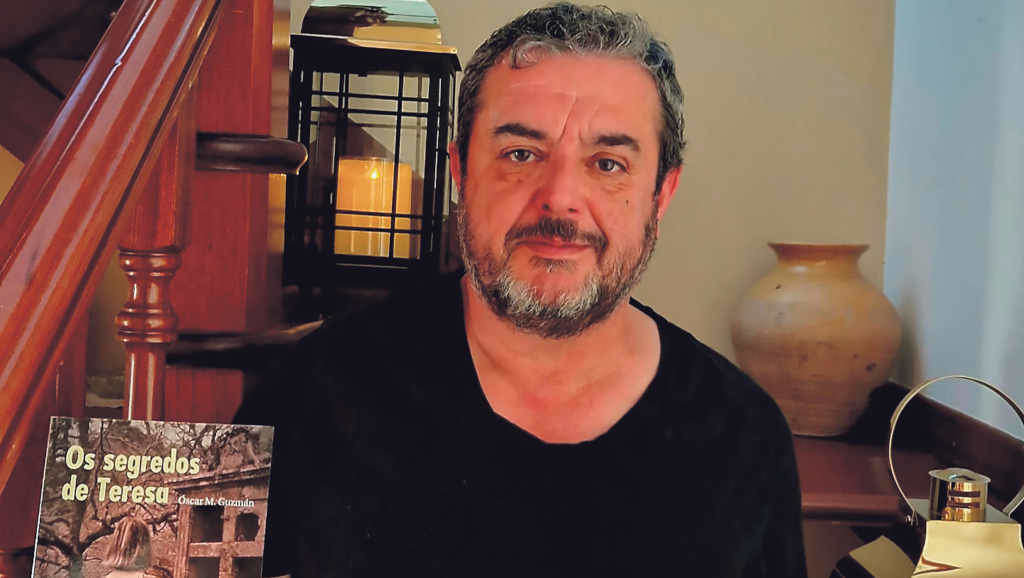 O escritor Óscar Manuel Guzmán durante unha presentación da súa primeira obra (Foto: Nós Diario).