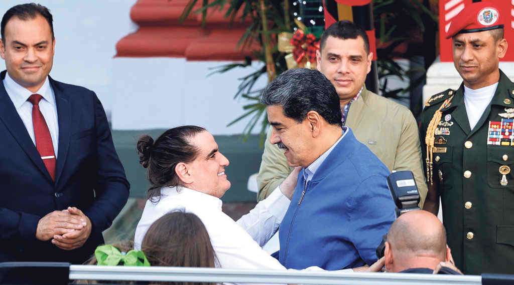 Nicolás Maduro saúda o empresario colombiano Alex Saab, liberado de prisión polo Goberno dos estados Unidos o pasado 20 de decembro (Foto: Jesús Vargas / dpa).