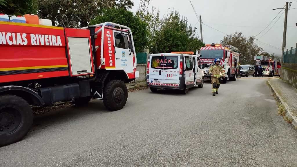 Equipos de emerxencias traballando en novembro na parroquia de Palmeira, en Ribeira (O Barbanza). (Foto: GAEM Ribeira)