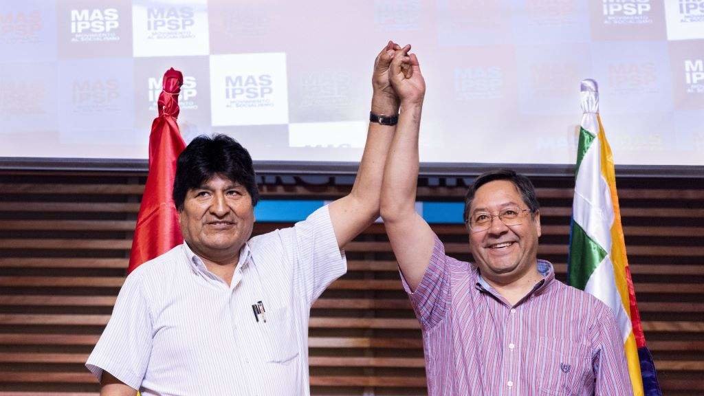 Luis Arce (dereita) reivindicouse como presidente real tomando decisións non compartidas por Evo Morales (esquerda). [Foto: Julieta Ferrario / Zuma Press]