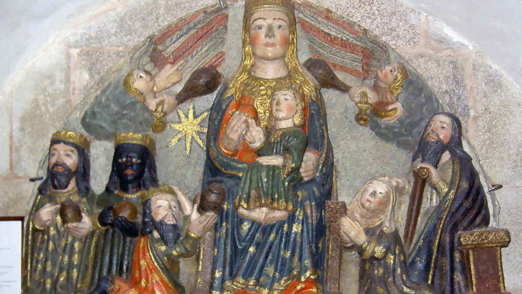 Tímpano de dona Leonor no Museo da Catedral cunha representación da Epifanía (Foto: Nós Diario).
