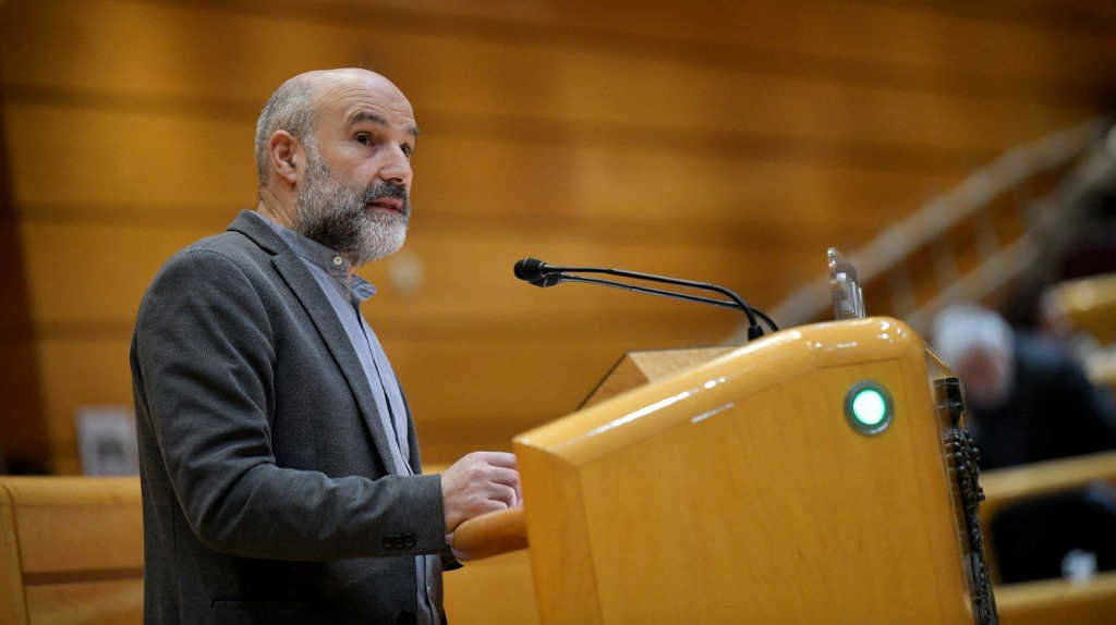 Néstor Rego durante unha intervención parlamentaria (Foto: Nós Diario).