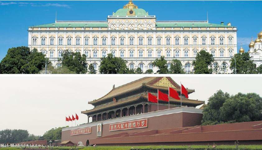 Gran Palacio do Kremlin, Moscova, ( arriba) e porta da Paz Celestial na praza de Tiananmén, Beijing. (Fotos: Spaxiax / Yang yu)