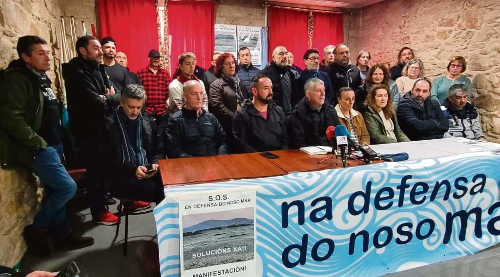 Xaquín Rubido intervindo hoxe na rolda de prensa da presentación da protesta en defensa do mar. (Foto: PDRA)