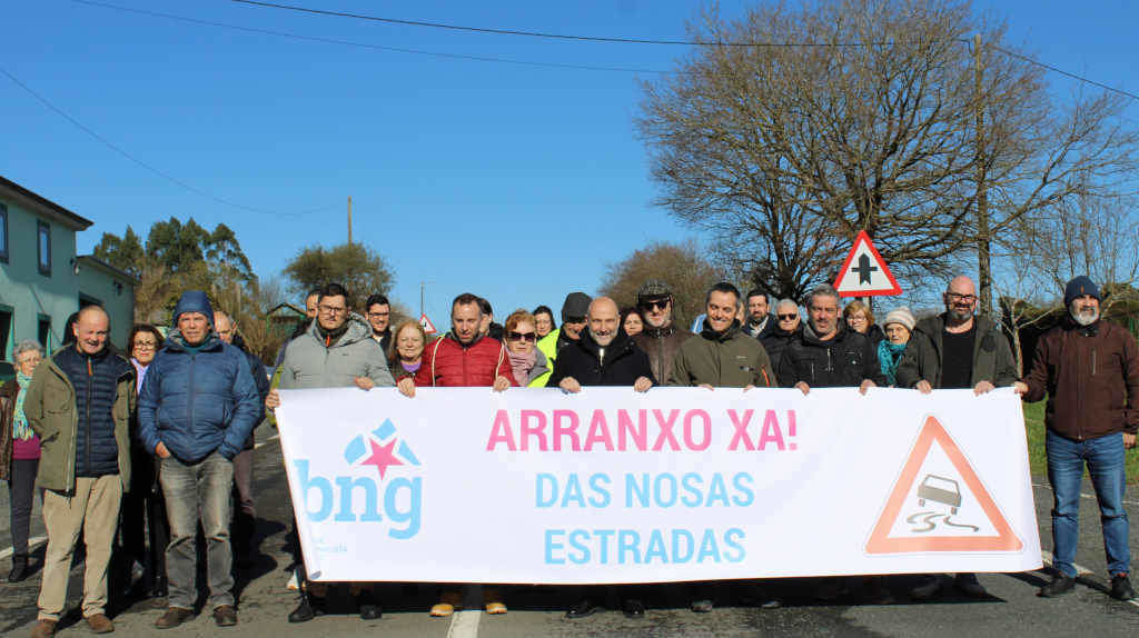Mobilización do BNG en Taboada polo arranxa das estradas (Foto: Nós Diario).