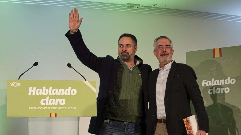Santiago Abascal e Álvaro Díaz-Mella, o pasado domingo en Pontevedra. (Foto: Adrian Irago / Europa Press)