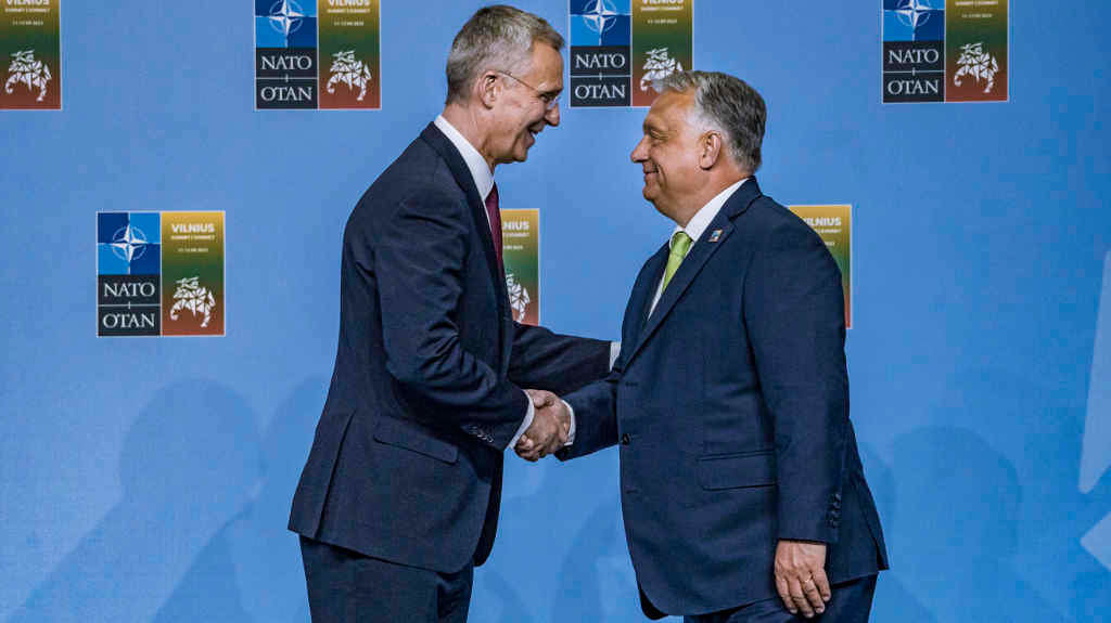 Jens Stoltenberg e Viktor Orbán nunha reunión en 2023. (Foto: Celestino Arce / Zuma Press / Contactophoto)
