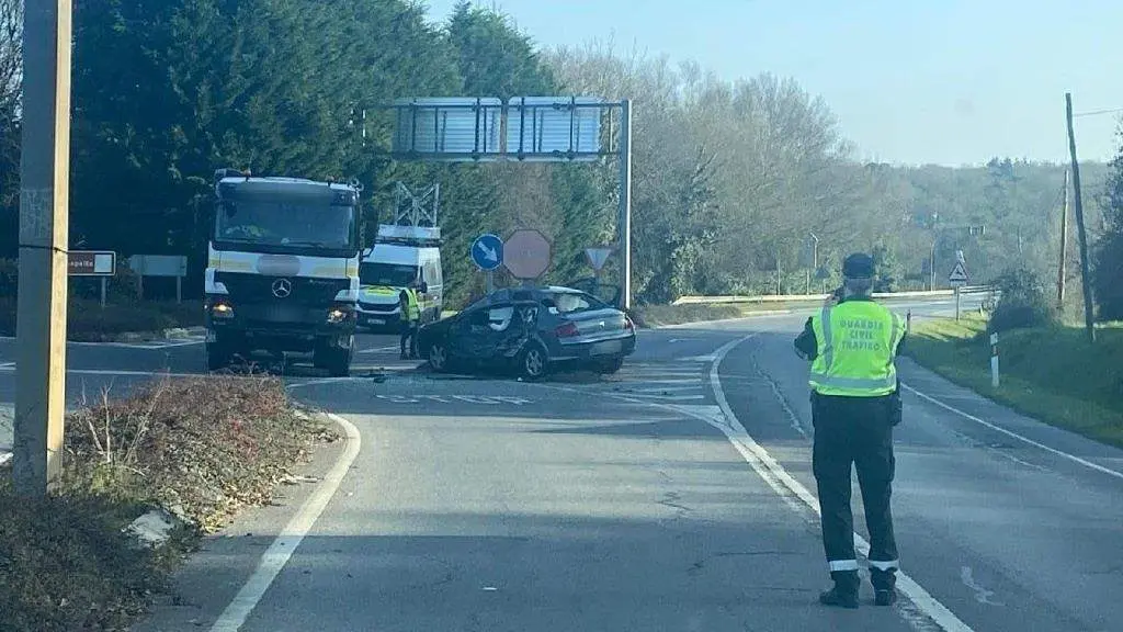 O coche accidentado.