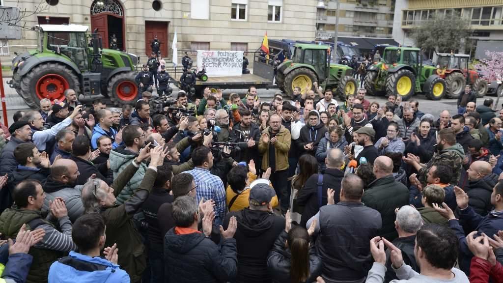Produtores e gandeiros, esta curta feira, en Ourense. (Foto: Rosa Veiga)