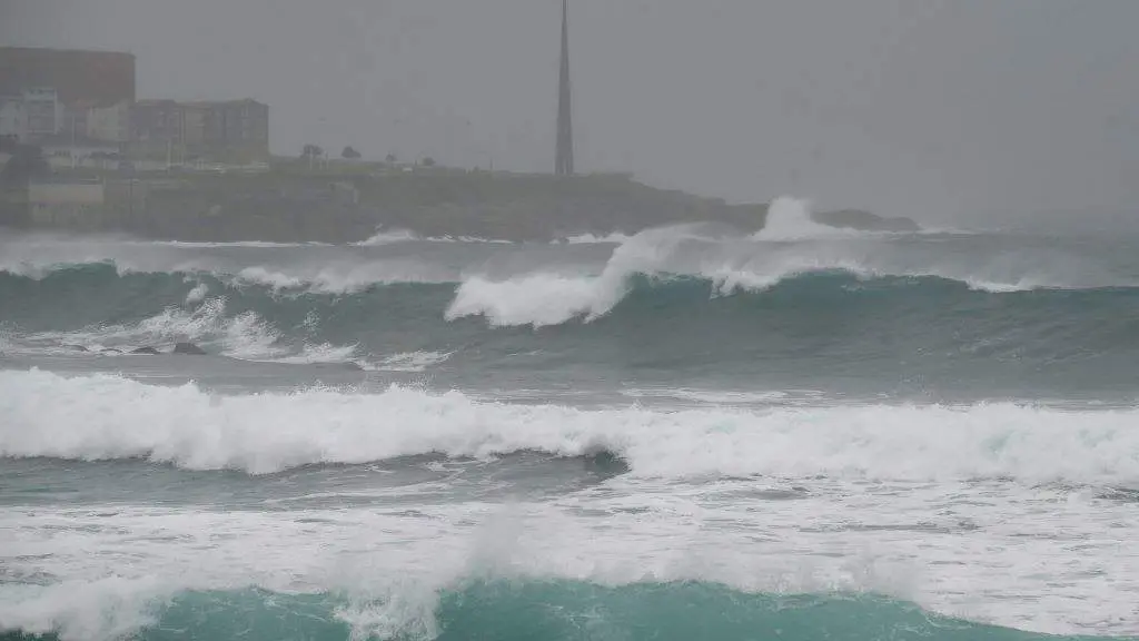 Fortes ondas polo temporal na Coru&ntilde;a. (Foto: M. Dylan / Europa Press)