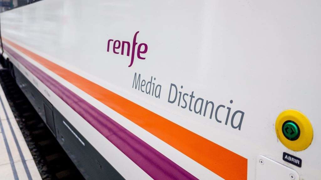 Tren de Media Distancia. (Foto: Joaquín Corbalán)