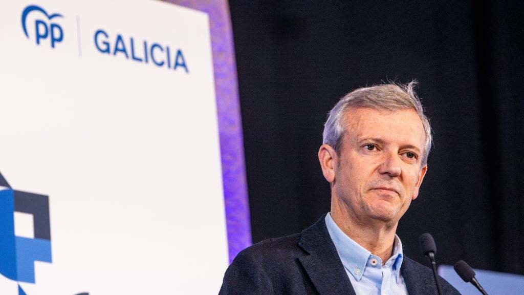 O presidente da Xunta da Galiza e candidato do PP á reelección, Alfonso Rueda, nun mitin este sábado en Santiago. (Foto: Agostime / Europa Press)