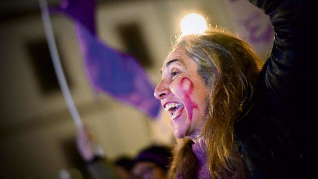 Unha muller durante unha manifestación do feminismo galego (Foto: M. Dylan / Europa Press).