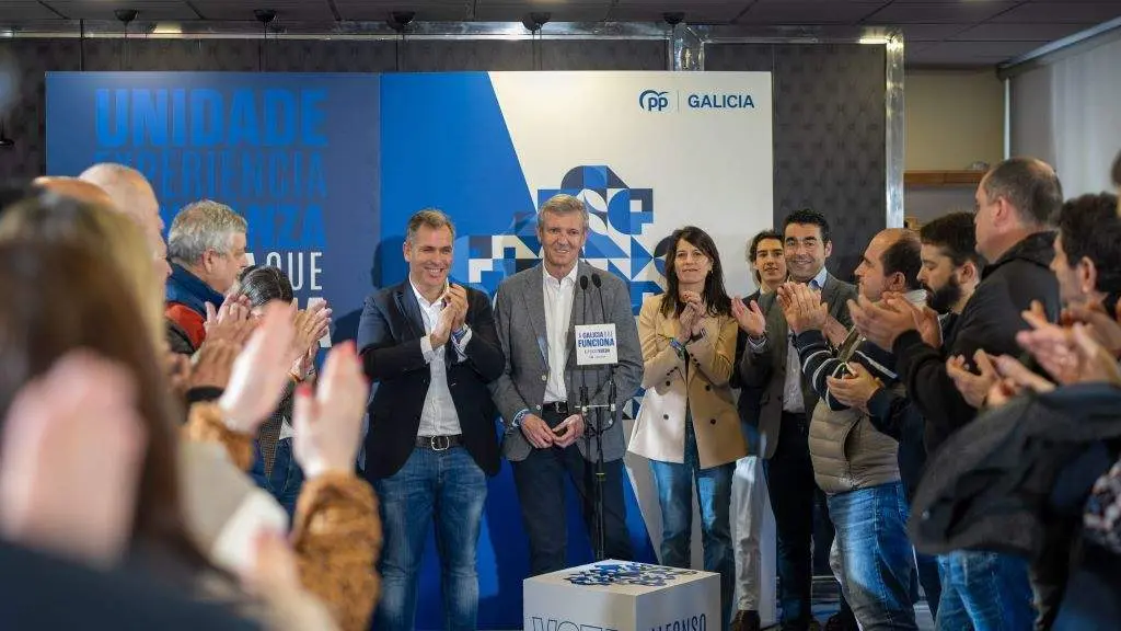 Encontro de Alfonso Rueda con apoderados do PP, hoxe, en Pontevedra. (Foto: Europa Press)