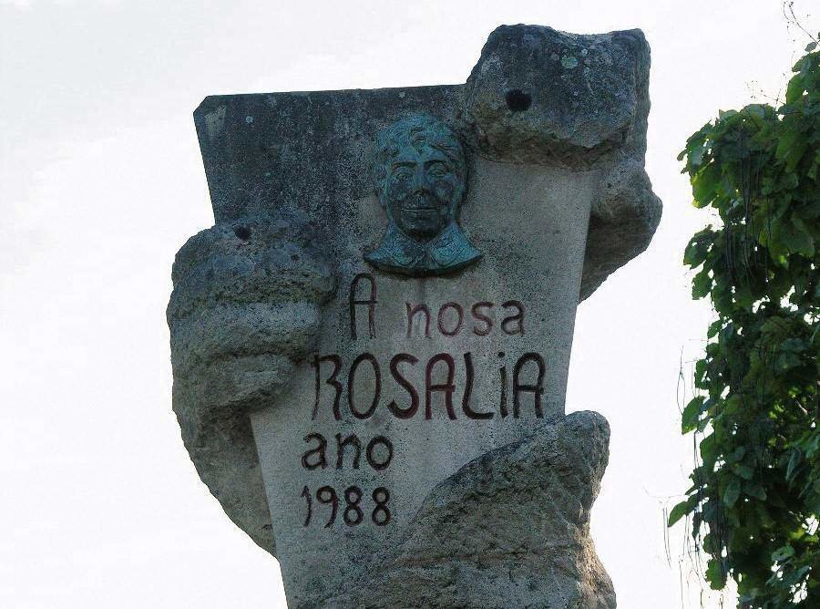 Monumento a Rosalía en Pontevedra.