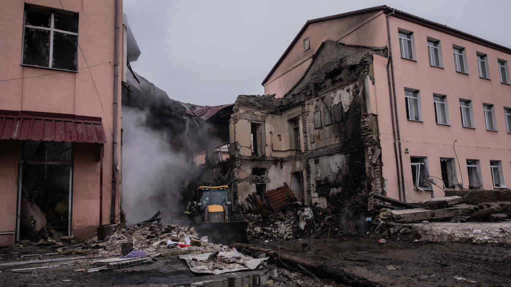 Área bombardeada por Rusia na rexión de Donetsk o domingo. (Foto: Svet Jacqueline / ZUMA Press Wire / DPA)
