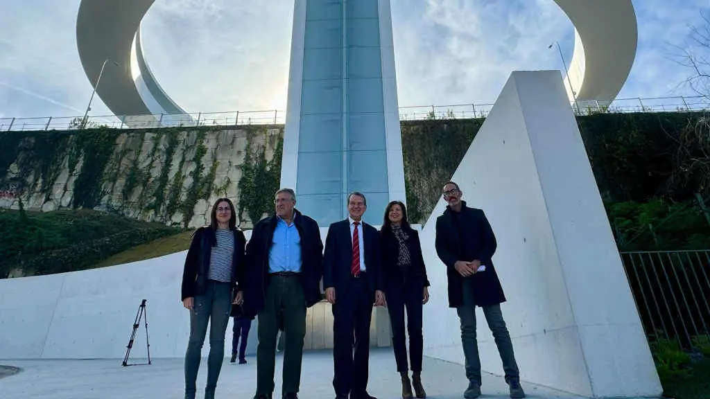 Abel Caballero (no centro) durante unha visita ao Halo (Foto: Concello de Vigo).