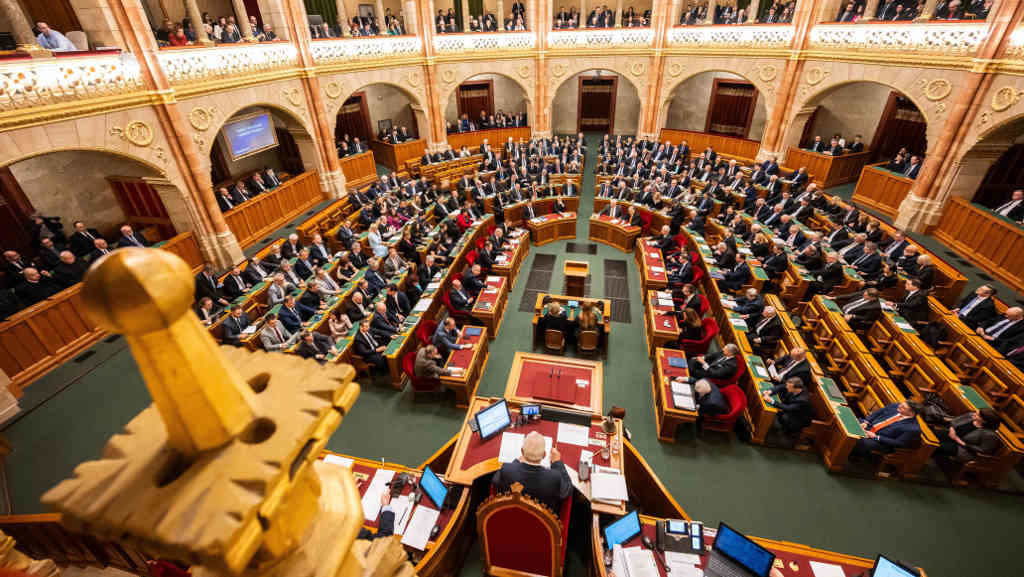 A Asemblea Nacional de Hungría durante a sesión de hoxe, na que aprobou o ingreso de Suecia na OTAN. (Foto: Marton Monus / DPA)