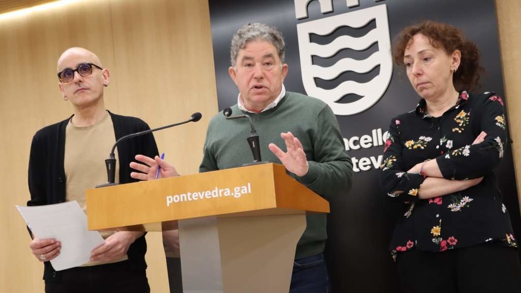 Alexandre Cendón, Miguel Fernández Lores, e Alba Peinado, na presentación da Semana Galega da Filosofía, o pasado 5 de marzo.