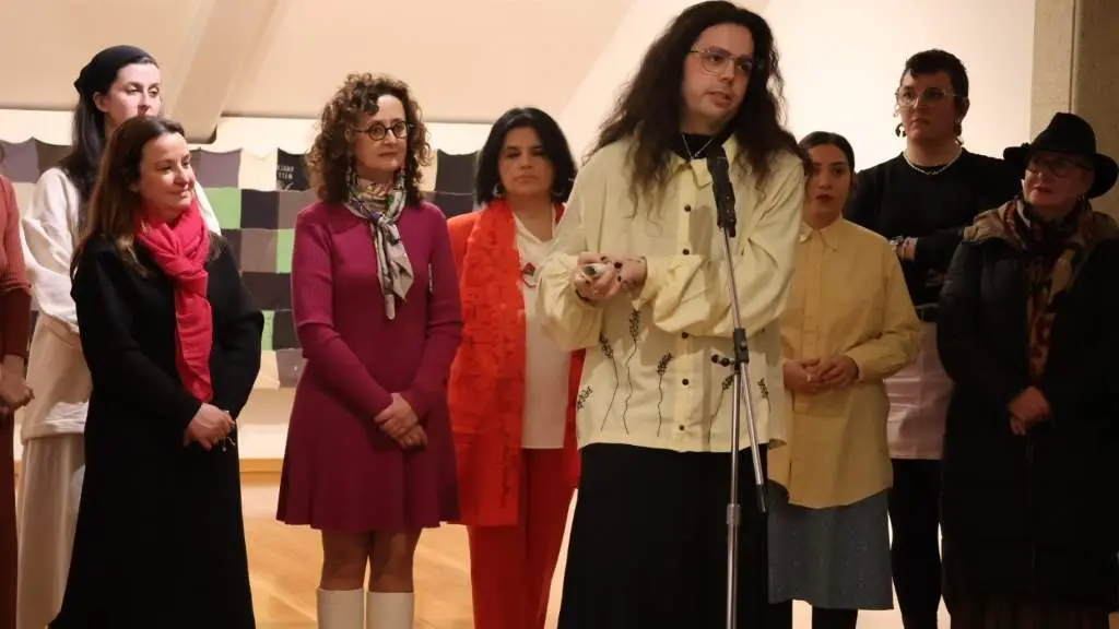 Sergio Marey, comisario da exposici&oacute;n, durante a inauguraci&oacute;n da mostra, esta quinta feira. (Foto: N&oacute;s Diario)