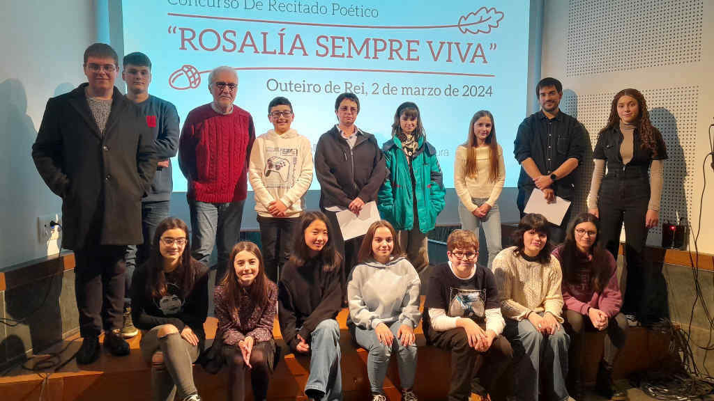 O alumnado premiado no Certame 'Rosalía sempre viva' esta edición (Foto: Nós Diario).