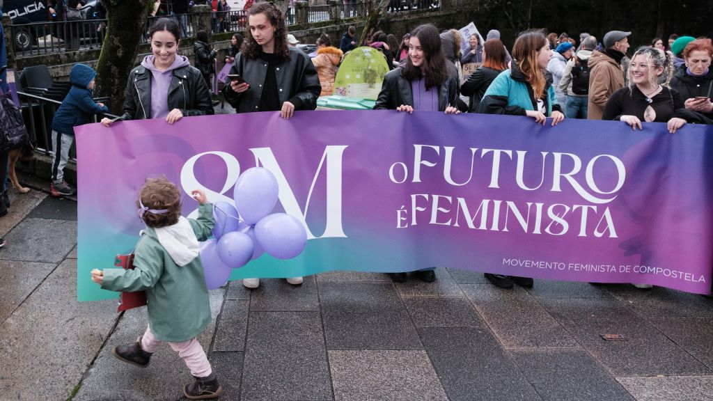 O movemento feminista de Compostela durante a manifestación do 8-M do pasado ano. (Foto: Arxina).
