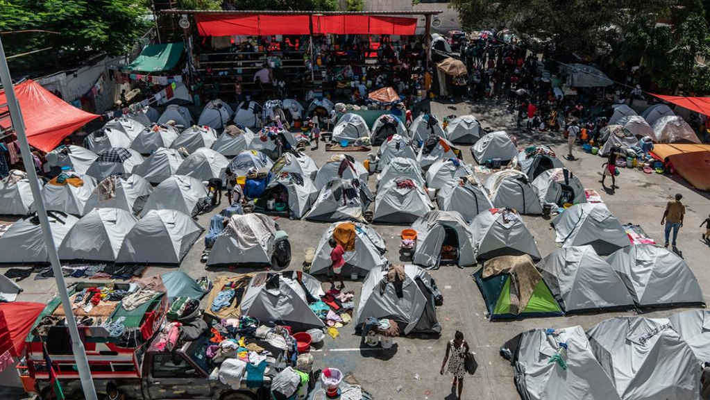 Campamento de persoas desprazadas en Haití após fuxir da violencia, en outubro do pasado ano. (Foto: Giles Clarke / OCHA)