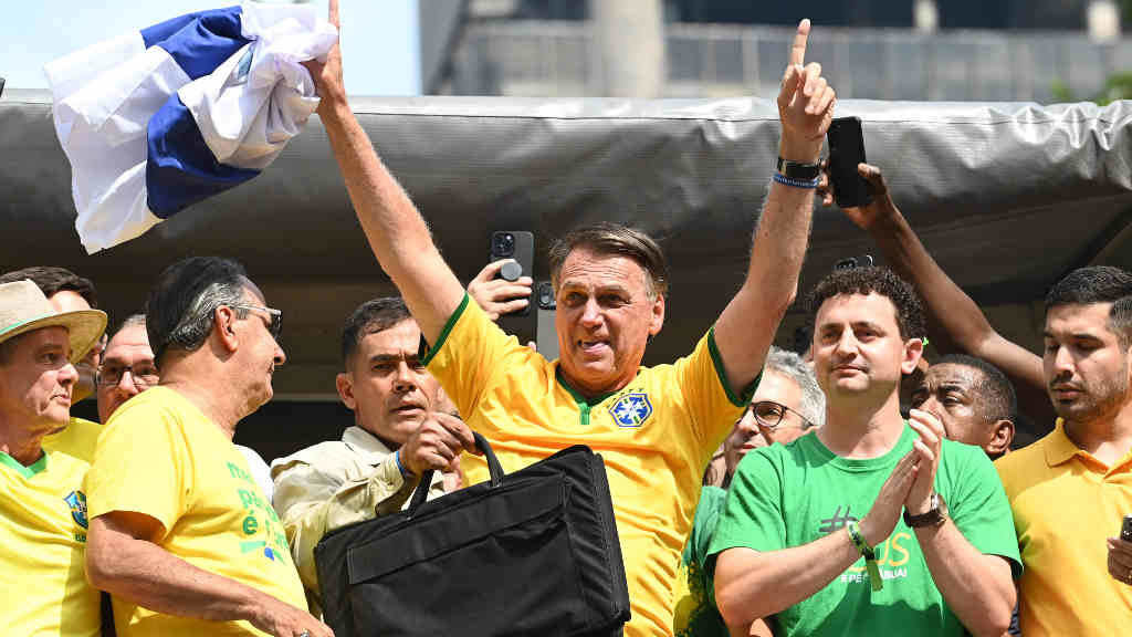 O ex presidente brasileiro, o ultradereitista Jair Bolsonaro (centro). (Foto: Andre Ribeiro / Europa Press / Contacto)