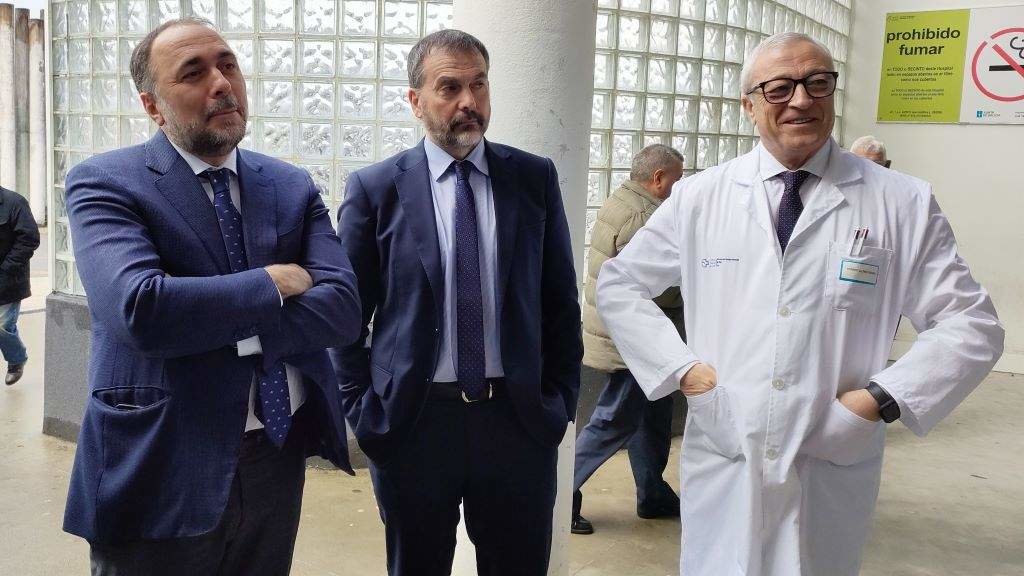 Julio García Comesaña, Jorge Aboal e Javier Puente, esta terza feira, en Vigo. (Foto: Nós Diario)