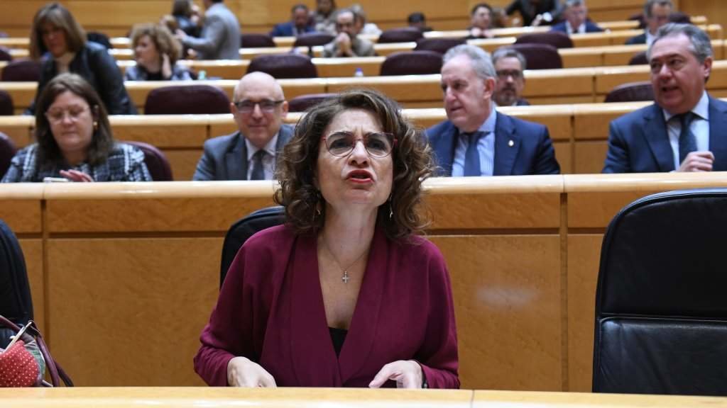 A vicepresidenta primeira do Goberno español e ministra de Facenda, María Jesús Montero, esta cuarta feira no Senado. (Foto: Fernando Sánchez / Europa Press)