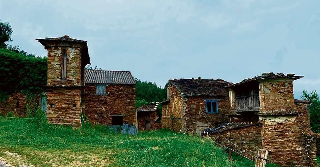 Unha aldea no concello de Trabada, na Mariña, está á venda por 160.000 euros. (Foto: Nós Diario)