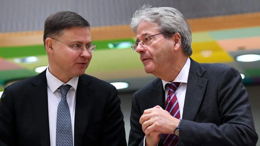 O vicepresidente da Comisi&oacute;n Europea, Valdis Dombrovskis, e o comisario europeo de Econom&iacute;a, Paolo Gentiloni. (Foto: Consello Europeo / dpa).