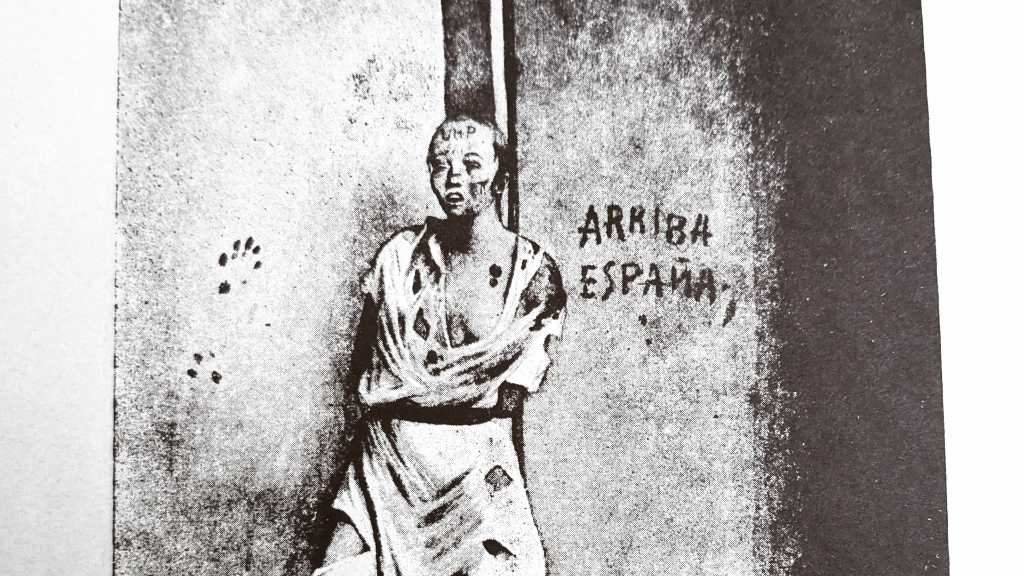 "¡Cobardes! ¡Asesinos!". Muller rapada, cos brazos mutilados e coas siglas UHP marcadas na fronte. (Foto: Castelao)