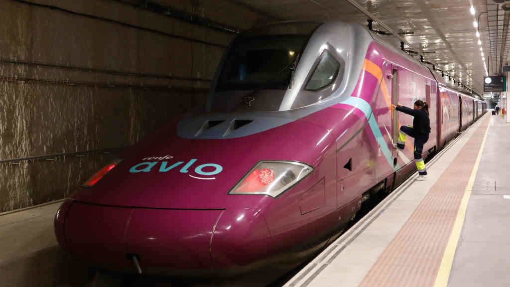 Tren Avlo de baixo custo de Renfe que inaugurou a liña Murcia-Madrid o pasado 10 de decembro de 2023 (Foto: Edu Botella / Europa Press).