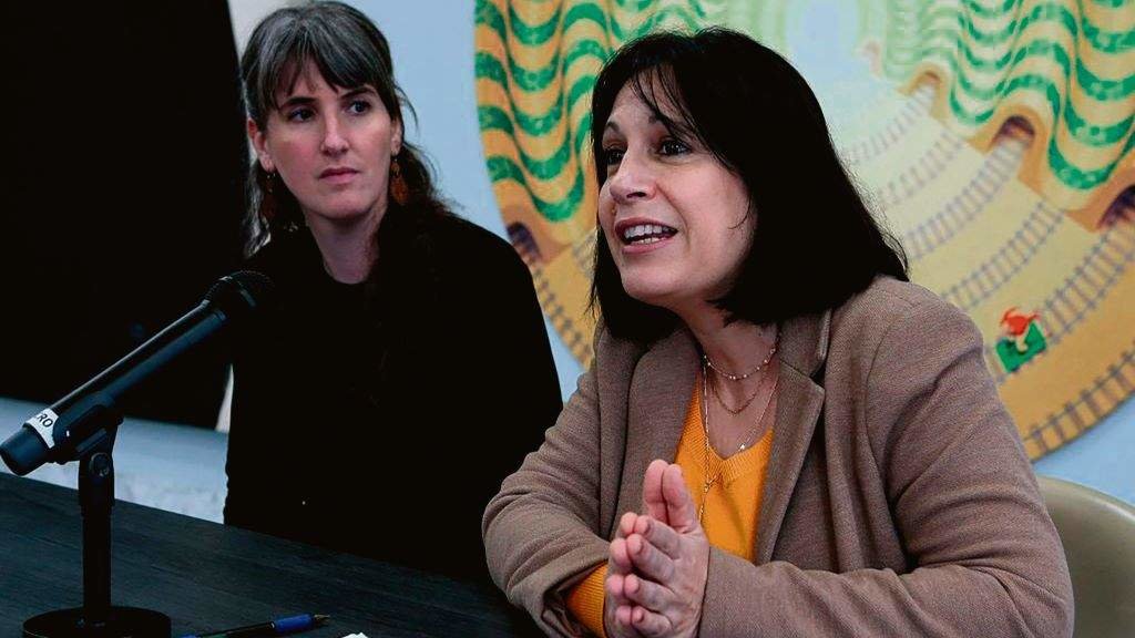 A comisaria de música Aitana Cuétara e Natividade González.