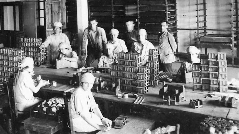 Cigarreiras na fábrica nos anos 20 do século pasado. (Foto: Arquivo Ana Romero).