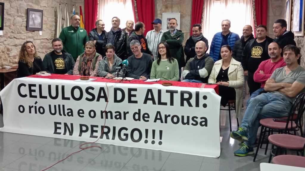 Rolda de prensa de Ulloa Viva e a Plataforma en Defensa da Ría de Aurousa (Foto: Ulloa Viva).