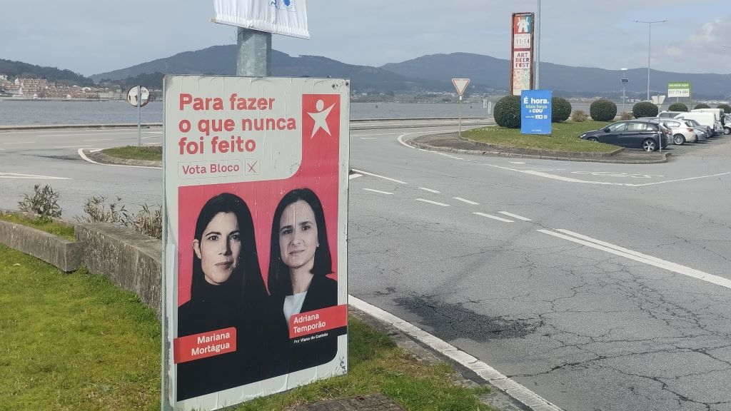 Carteis das eleccións portuguesas de 2024 en Caminha. (Foto: Helena Pousa).