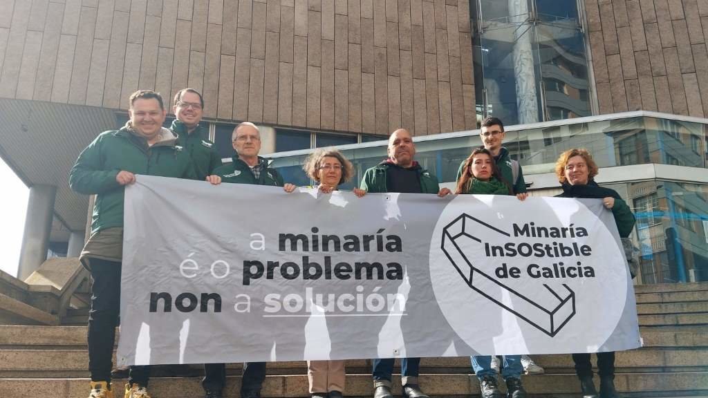 Concentración de activistas de Ecoloxistas en Acción diante dos Xulgados da Coruña o pasado 5 de marzo. (Foto: Nós Diario)