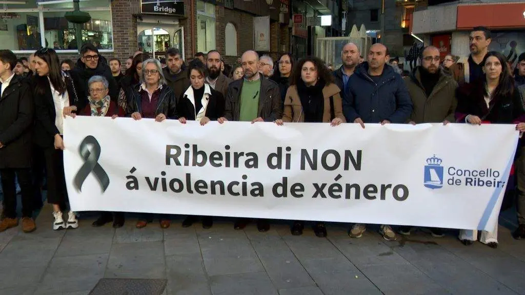 Mobilizaci&oacute;n en Ribeira en sinal de repulsa polo asasinato de Andrea. (Foto: Europa Press)