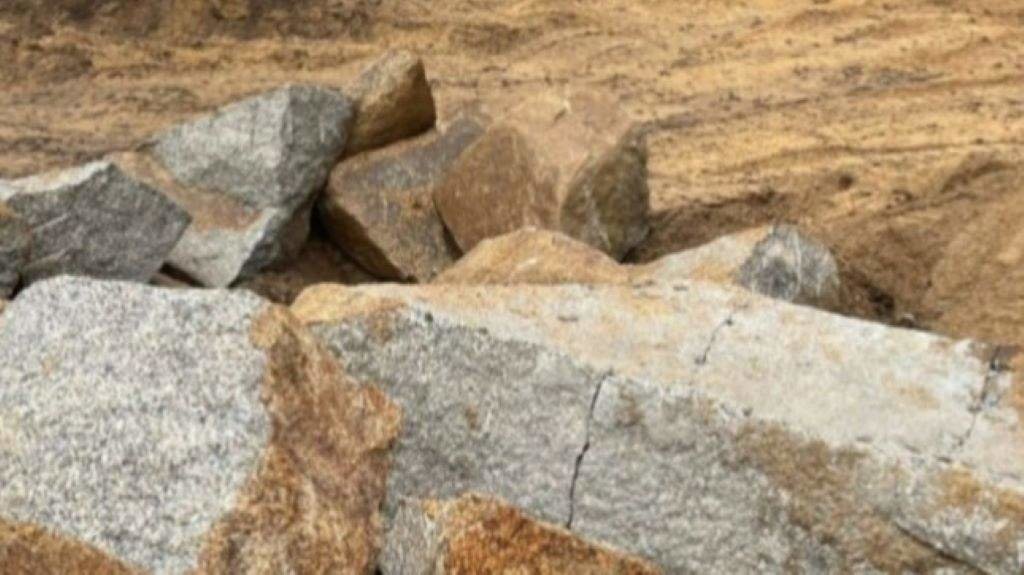 Estado das rochas atopadas en Meis. (Foto: Europa Press)