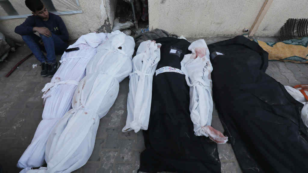 Crianzas e persoas adultas palestinas asasinadas por Israel en Gaza, a cuarta feira. (Foto: Omar Ashtawy / Zuma Press / ContactoPhoto)