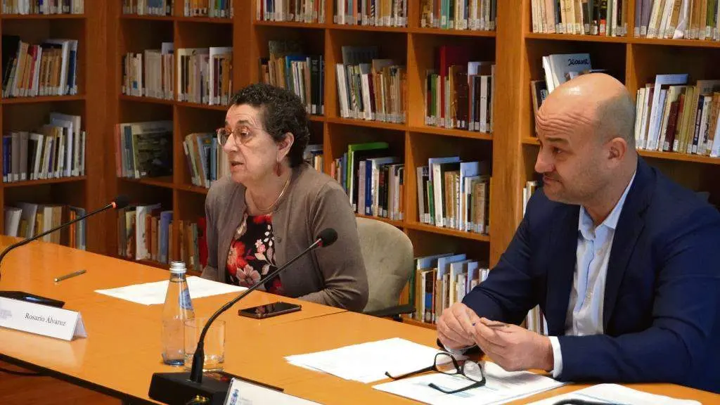 Rosario &Aacute;lvarez, presidenta do CCG, e Hakan Casares, respons&aacute;bel do Observatorio da Cultura, esta sexta feira na presentaci&oacute;n do Bar&oacute;metro. (Foto: CCG)