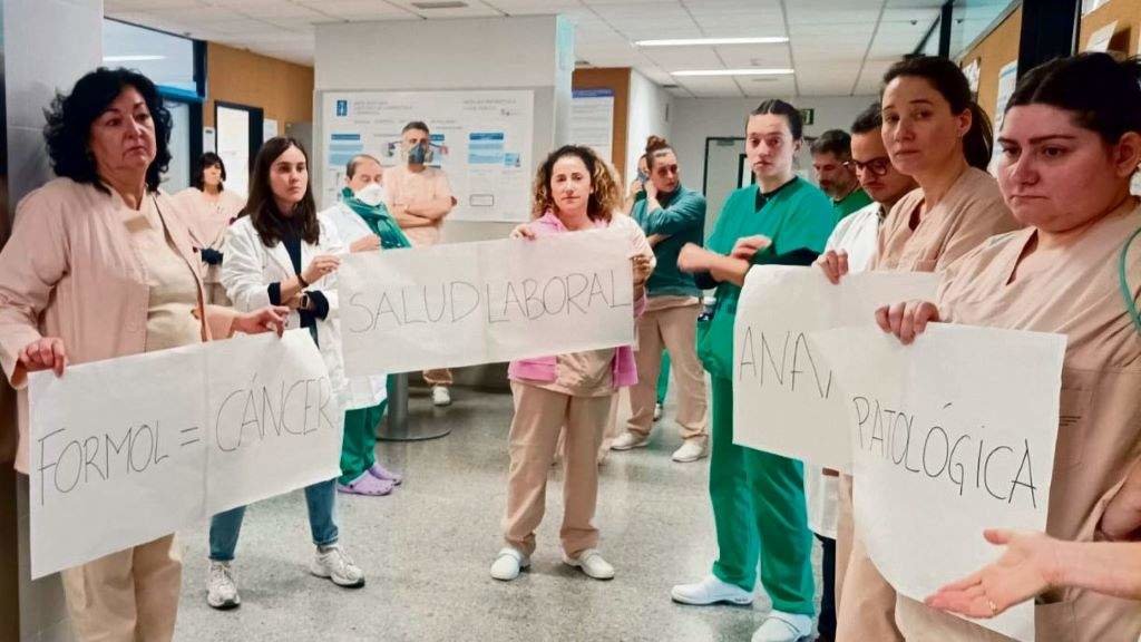 Protesta do persoal de Anatomía Patolóxica do CHUS, esta sexta feira. (Foto: Nós Diario)