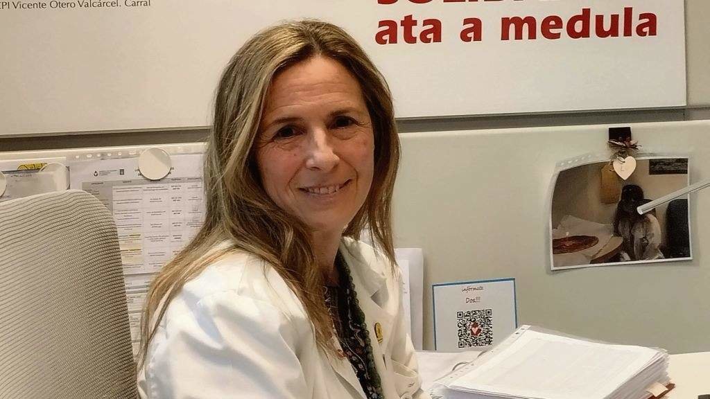 Lourdes López é a encargada de informar e rexistrar as novas doantes de medula ósea. (Foto: Nós Diario)