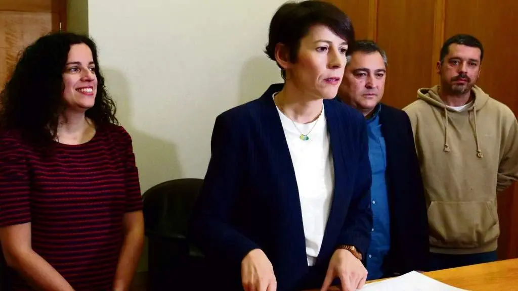 Noa Presas, Ana Pont&oacute;n, Xos&eacute; Manuel Golpe e Ram&oacute;n Fern&aacute;ndez, esta cuarta feira, no Parlamento galego. (Foto: Arxina)